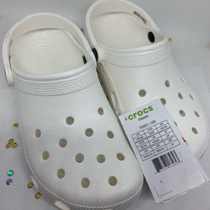 White Crocs Size Men’s 6/ Women’s 8
